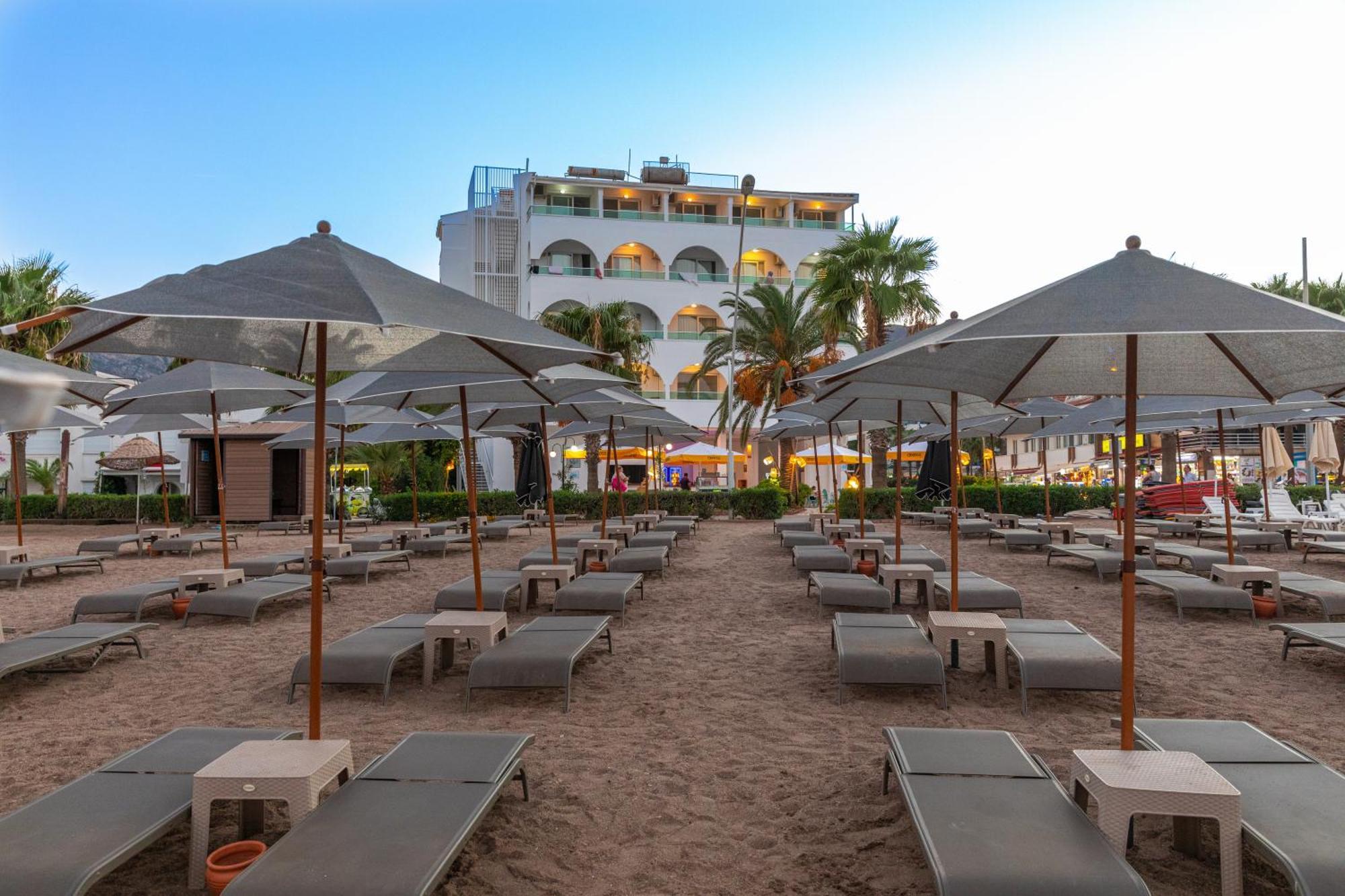 Hotel Contess By Faros 3*